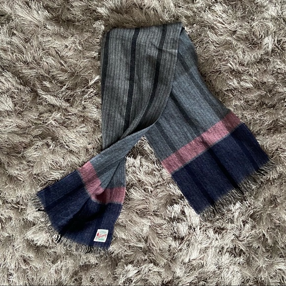 Glengarry by Currie 70% wool, 30% viscose grey, blue, pink fringed scarf. Used. - Picture 8 of 8